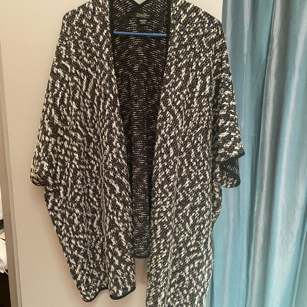 Black & White Wrap